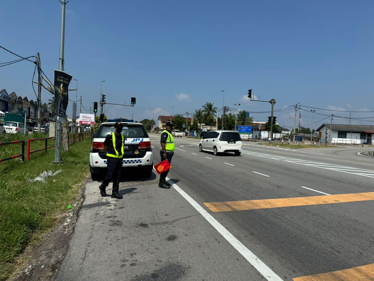 JpjNegeri80390's tweet photo. PENGUATKUASAAN SECARA RONDAAN  DAN PEMANTAUAN DI KAWASAN KERAP KEMALANGAN (KKK) SEMPENA OPS HRAA 2024
NEGERI SEMBILAN, 25 JUN 2024 https://t.co/FM8SQoWclR
