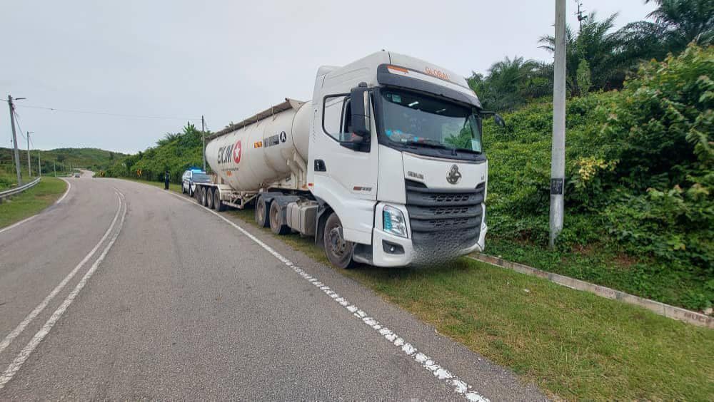 JpjNegeri80390's tweet photo. OPS KENDERAAN PERKHIDMATAN BARANGAN (KPB) SEMPENA HRAA 2024
NEGERI SEMBILAN, 26 JUN 2024
Penguatkuasaan ke atas kenderaan lebih muatan sepanjang Ops HRAA 2024. https://t.co/pA3cvO7THQ