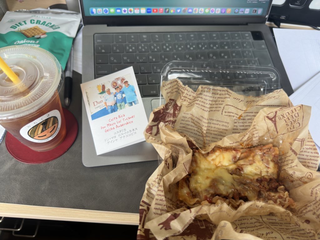 Hir_K86's tweet photo. ゲイシャ飲みながら
ラザニア食べながらの贅沢作業。
全部差し入れ☕️ https://t.co/qkIKeYAuSH