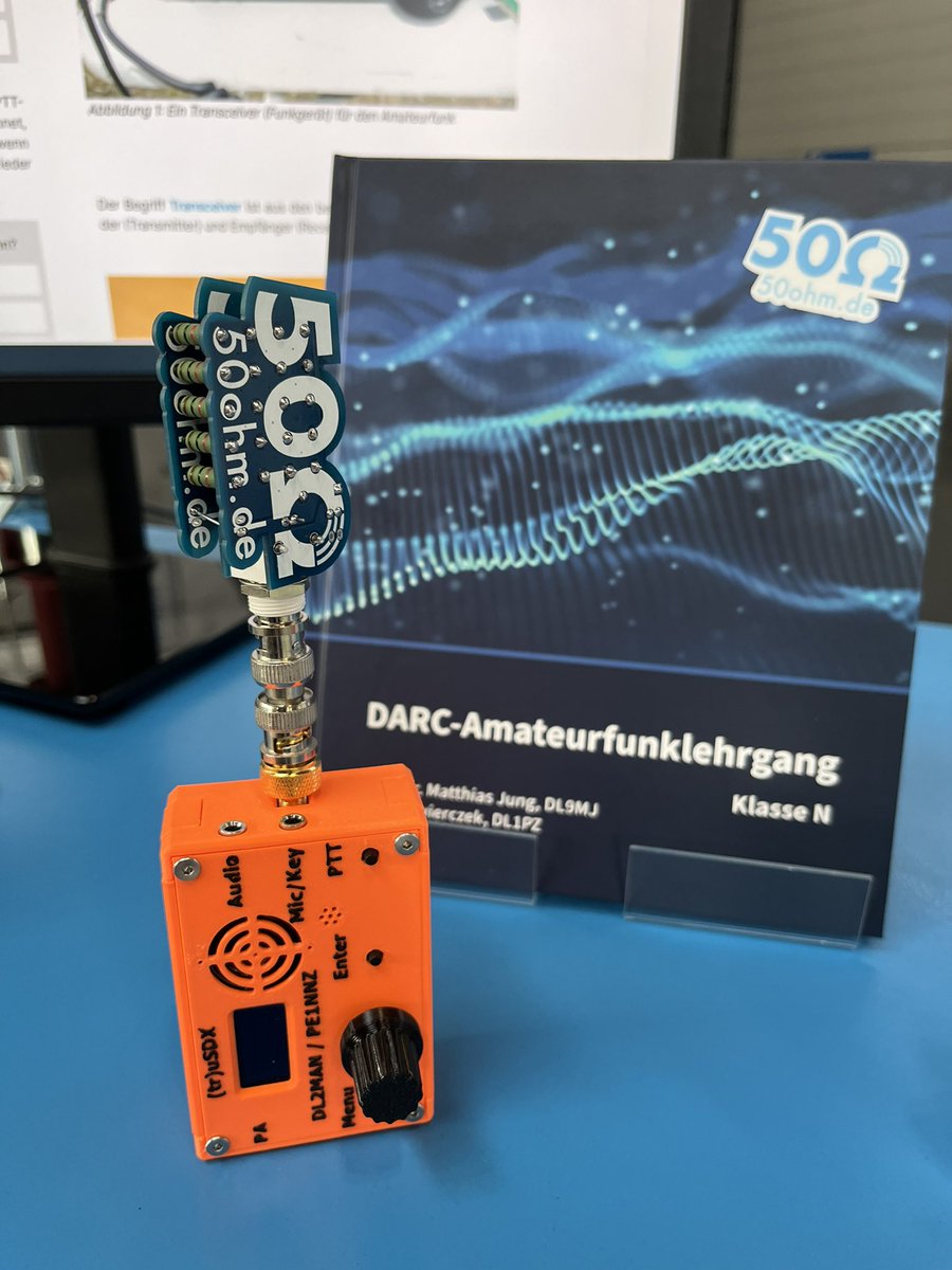 Kennt ihr schon unsere neue 50Ohm.de-50ohm-Dummyload? 🤩 Viel Spaß auf der Messe heute! Vergisst nicht einen Selfie mit unserem großen Logo zu machen! #50ohm #ajw #darc #dummyload