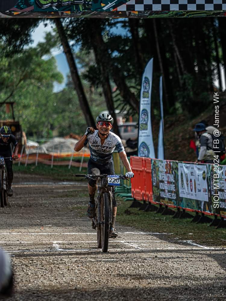 bujoee1's tweet photo. Champion Master Siol International Mountain Bike Challenge 2024

GIANT Racing Team https://t.co/ZhtHFX1HLj