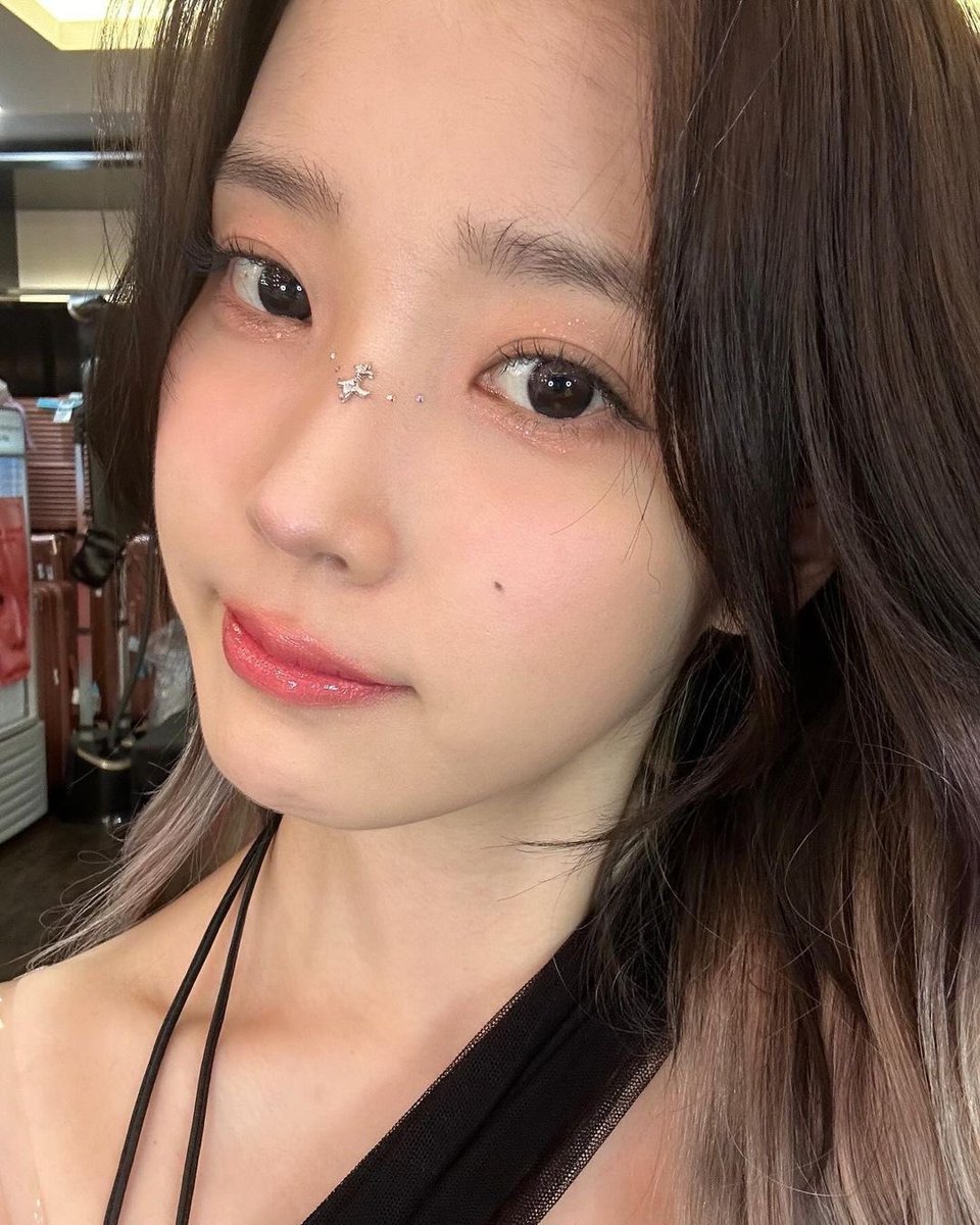 hello, i’m kim ! not new to #studytwt but i’m looking for new moots !! 

    ୨୧  incoming g11 stem student 
    ୨୧  filo virgo infj pan
    ୨୧  journalist, sci high student
    ୨୧  loves txt iu kdrama manhwa books 
          &amp; music

♡/↺ to be moots ૮ ˶•~•˶ ა #studytwtph