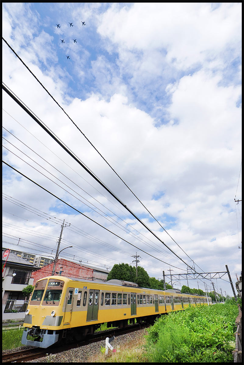 seibuakaden's tweet photo. 川崎市政100周年でブルーインパルスが飛行。入間基地への復路は是政上空ルートという事で蚊に襲撃されながらの撮影となりました。 https://t.co/GQ8HJprcOa