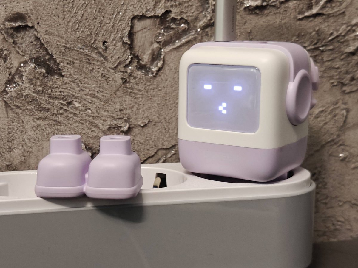 TECHNOSenior1's tweet photo. Zapomnij o nudnych, białych kostkach! Ugreen #NexodeRG (#RobotGaN) to #ładowarkasieciowa, która łączy w sobie funkcjonalność z wyjątkowym designem. To nie tylko sposób na naładowanie urządzeń, ale i stylowy dodatek do Twojego biurka.
@UgreenOfficial
#własnytest
https://t.co/pDK95Qhc2i
