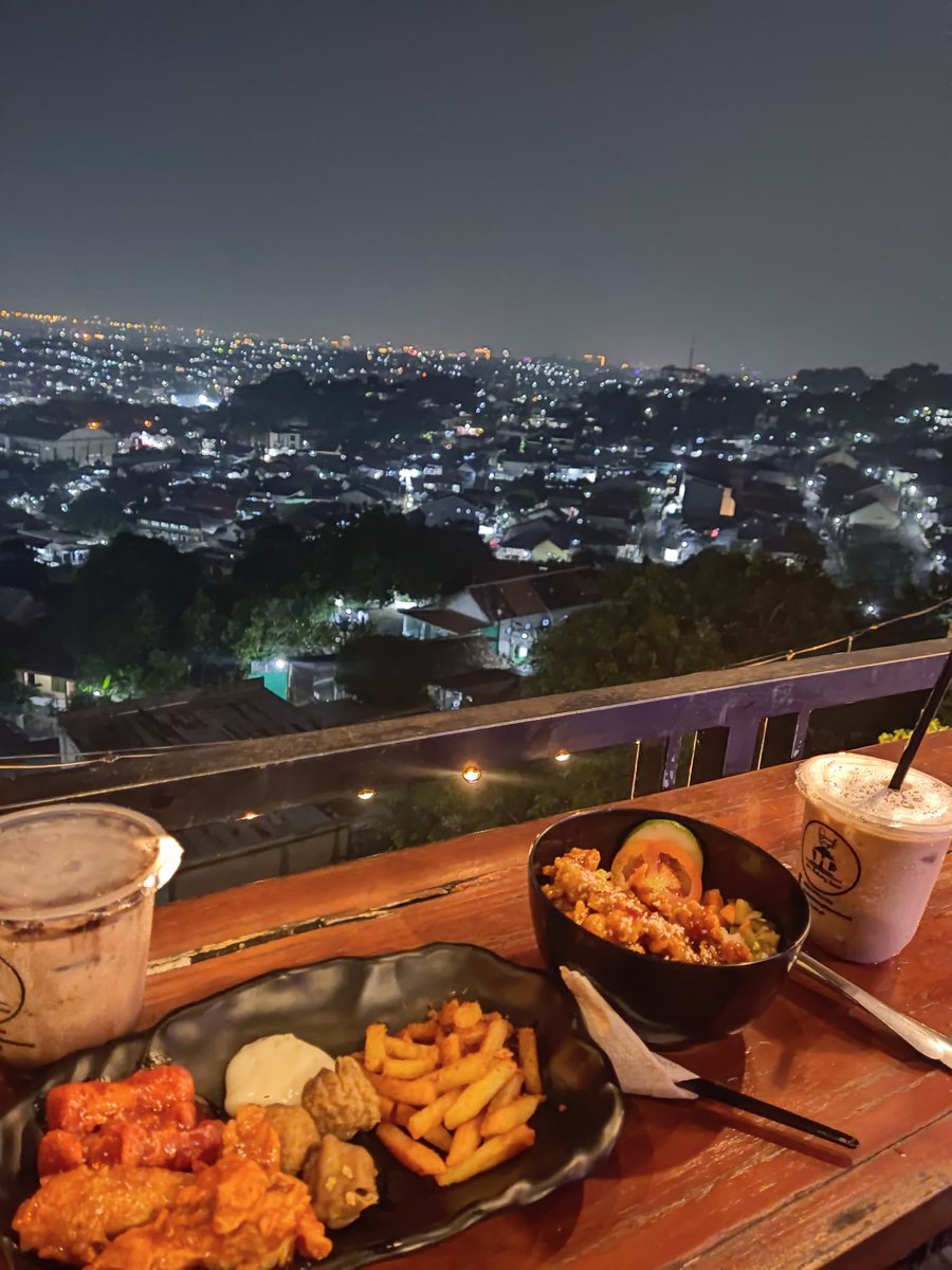 sslopyy's tweet image. semarang, aku dan city light 🌌