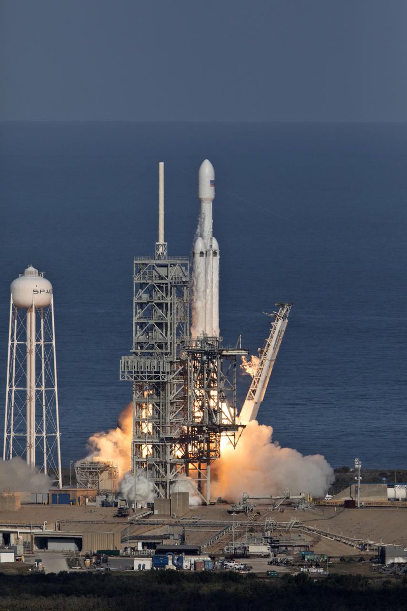 MitulTripathi's tweet photo. Which has more precise landing Spacex Falcon heavy or Masten's VTVL rocket?
#SpaceX #Trump #Falconheavy https://t.co/IrsG0cowW0