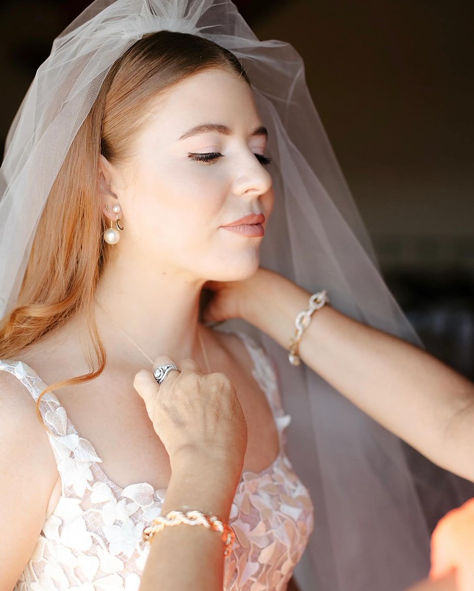 WHAMArtists's tweet photo. Our stunning bride Lya on her wedding day
Hair &amp; makeup Wedding Hair and Makeup Artists https://t.co/Qxf48BICi9