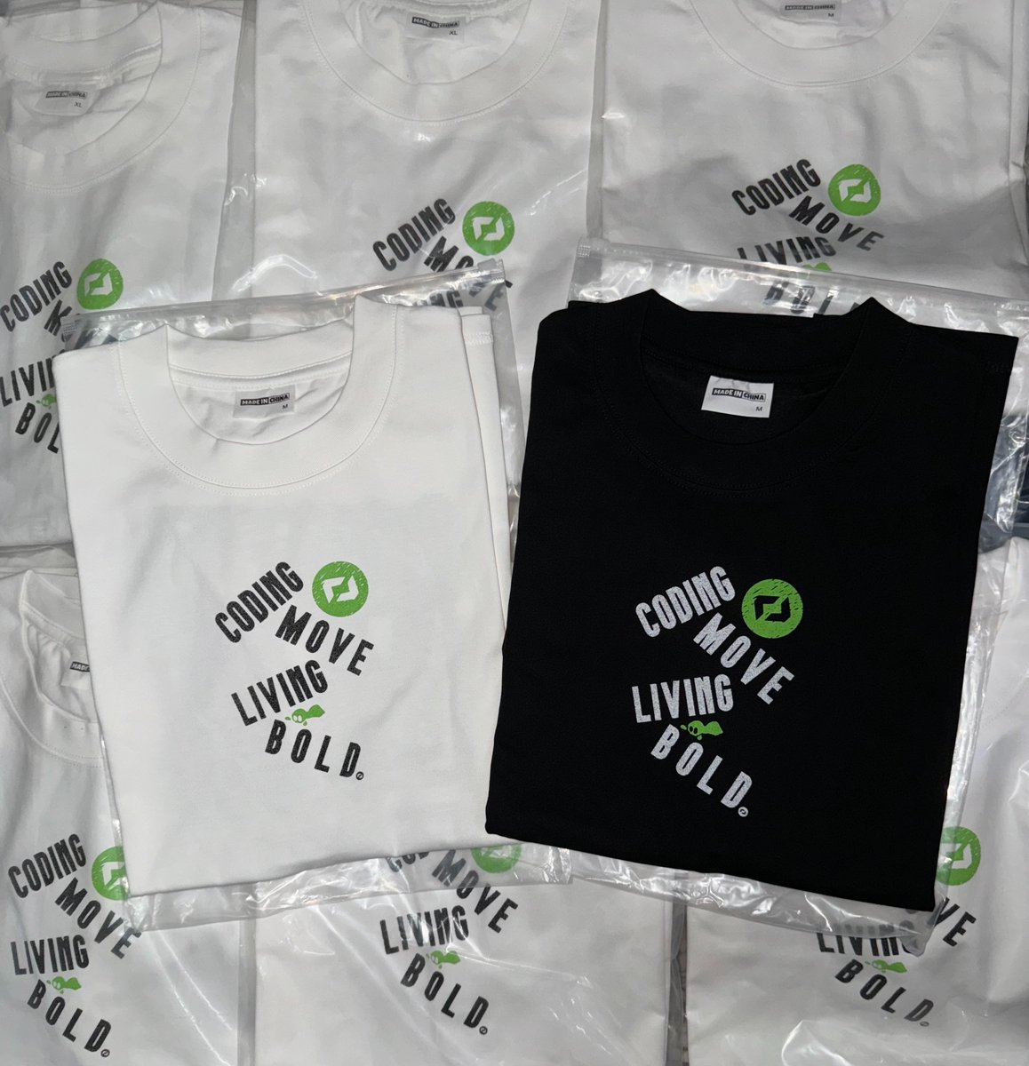 CUITBCA链协收到了ALOVE与小幽灵的联名T恤！
非常感谢<a href="/WeirdoGhostGang/">Weirdo Ghost Gang</a>、<a href="/alcove_pro/">alcove</a>，太好看啦😍
🥳抽一个朋友送联名T恤，颜色、尺码任选～
要求：
关注<a href="/WeirdoGhostGang/">Weirdo Ghost Gang</a>、<a href="/alcove_pro/">alcove</a>、<a href="/cuitbca2020/">CUITBCA</a>
点赞、转发、评论
⏰ 24H