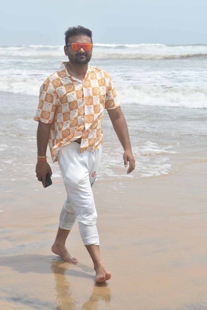 Day-2 exploring goa beach..