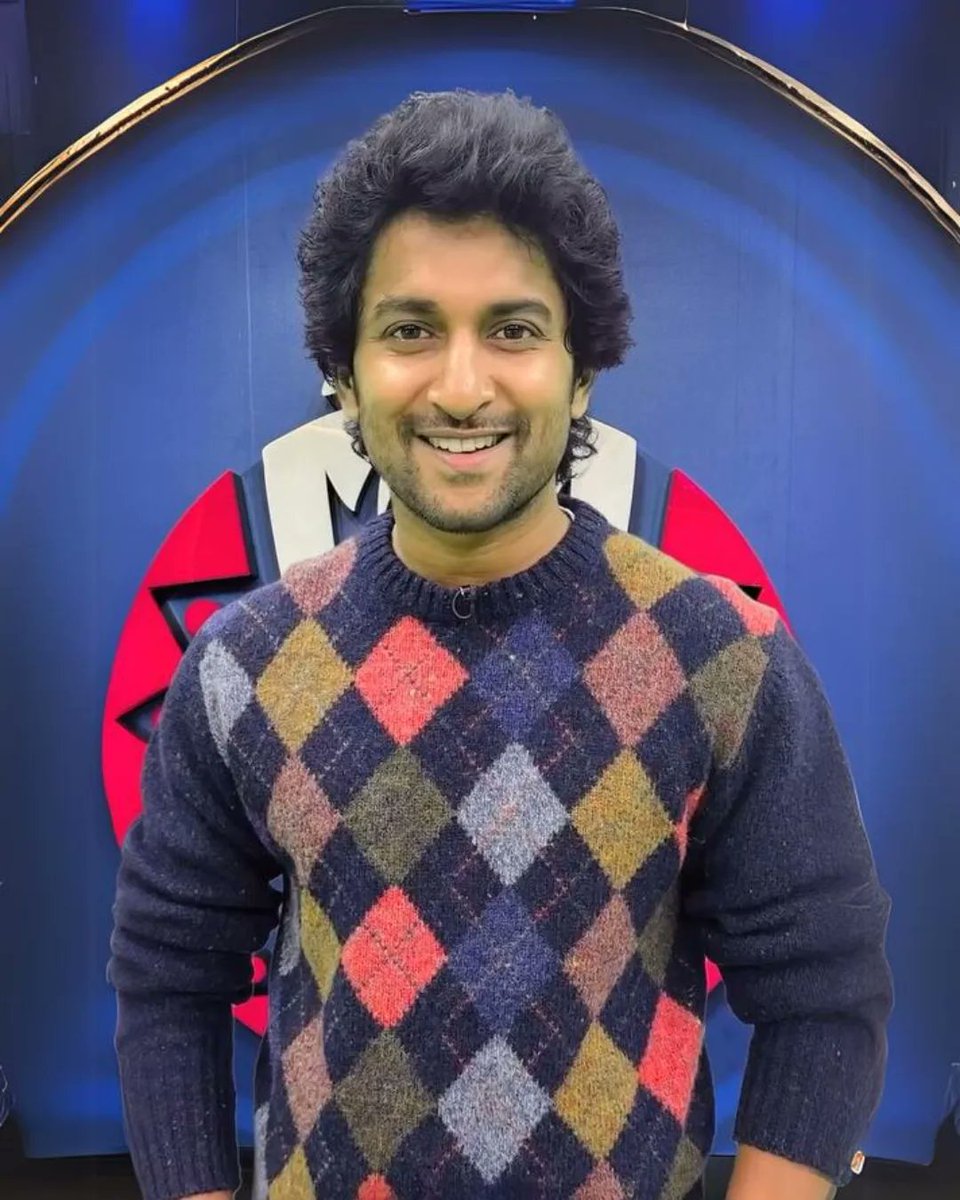 siima's tweet photo. We have been seeing nani in sweater shirt from years and he always surprises us in his own style.Tip:Nani is mostly seen in dark colors when it comes to sweater shirt. It is because dark colors store heat & keeps you warm ๐งฅ@nameisnani
#winterstyling #tipsformen #siima https://t.co/eXCVHkK28N