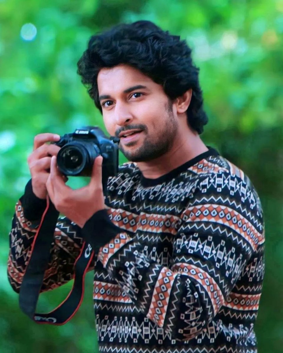 siima's tweet photo. We have been seeing nani in sweater shirt from years and he always surprises us in his own style.Tip:Nani is mostly seen in dark colors when it comes to sweater shirt. It is because dark colors store heat & keeps you warm ๐งฅ@nameisnani
#winterstyling #tipsformen #siima https://t.co/eXCVHkK28N