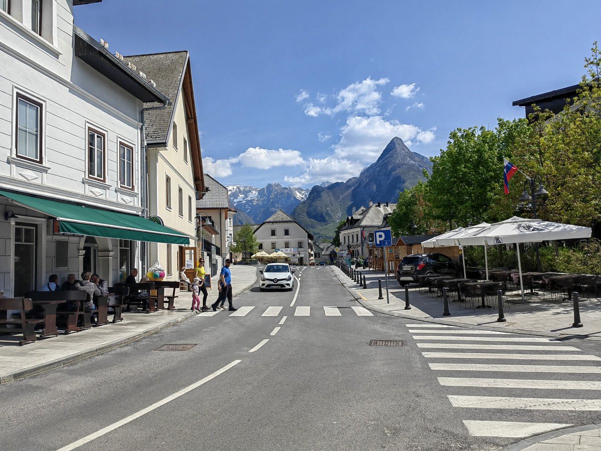 Salberger_M's tweet photo. Slišim, da sta Bovec in Kobarid "odlično" zastavila tudi poletno sezono. S takšnimi oderuškimi cenami in davki, bo vse poletje tako... #butli ! https://t.co/qjSODI7ST1