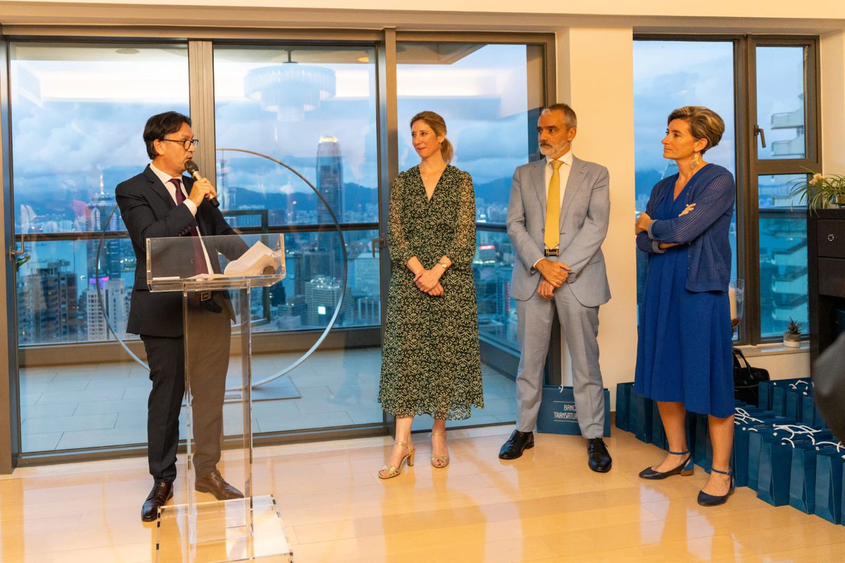 ChristileDrulhe's tweet photo. 🎉 Félicitations au Lycée français international de Hong Kong et à ses élèves qui ont tous obtenu leur BACCALAUREAT 2024, dont plus de 2/3 avec une mention TRÈS BIEN !
#MakeItIconic #ChooseFrance https://t.co/8s7iPO7dcJ