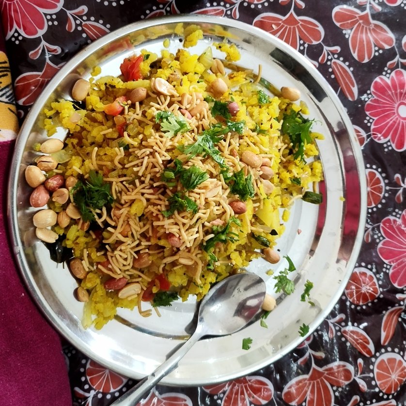 Fictionally_RV's tweet photo. @ImRo45 Aaj breakfast me mere husband ka special poha khana and 6s ka double hattrick maarna.

World Cup le aana pliz 🥹🥹

PS : Rishabh pant ko mat dena wo kuch bhi karega fir final me.

#INDvsSAFinal https://t.co/c309083KvZ