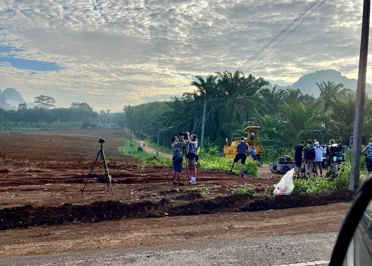reelnewshawaii's tweet photo. Some shots of Jurassic World 4 (SAGA) on the side of the road near Khlong Root doing what we think is VFX work. Can anyone tell? https://t.co/O98JCf52oX