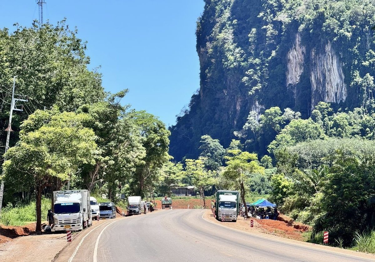 reelnewshawaii's tweet photo. Some shots of Jurassic World 4 (SAGA) on the side of the road near Khlong Root doing what we think is VFX work. Can anyone tell? https://t.co/O98JCf52oX