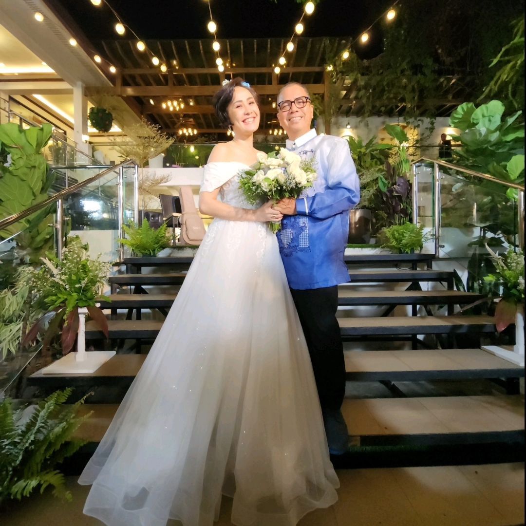 PepitoManaloto's tweet photo. What a lovely couple! ♥

Invited kayong lahat para sa renewal ng vows nina Patrick at Janice! 😍 Kitakits mamayang 6:15 PM sa #PepitoRenewalOfVows! #BestTimeEver #PepitoManaloto https://t.co/QbYIcoa7Zf