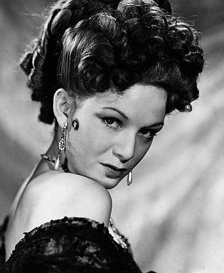 daveainsworth63's tweet photo. Remembering the English actress Jean Kent who was born Joan Field on this day in Brixton in 1921. #JeanKent #Brixton #FannyByGaslight #MadonnaOfTheSevenMoons #WaterlooRoad #TheWomanInQuestion #TheBrownimgVersion #ShoutAtTheDevil #TrottieTrue #BondStreet https://t.co/Pb0CWbruNq