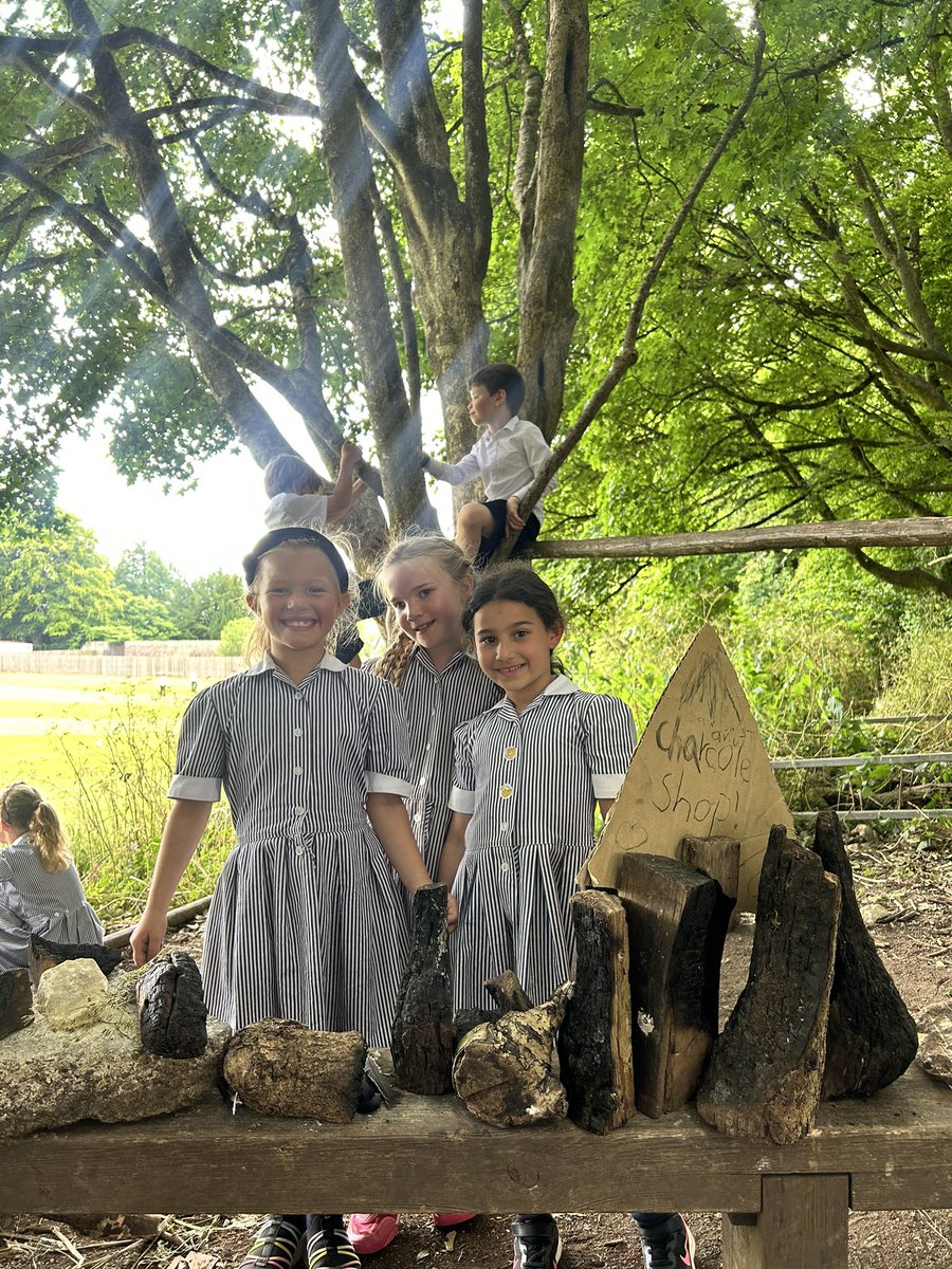 What a wonderful week embracing Expressive Arts Week at Monkton Prep! We did lots of outdoor play and created the fabulous and magical charcoal shop. We then finished the week by performing a Les Mis medley at Monkton's Longmead Festival! 🎭🎭 #MonktonPrep