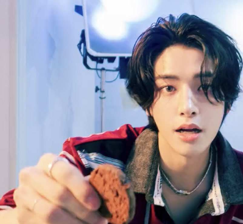 sjydaiIy's tweet image. jake is the prettiest boy ever oh my god