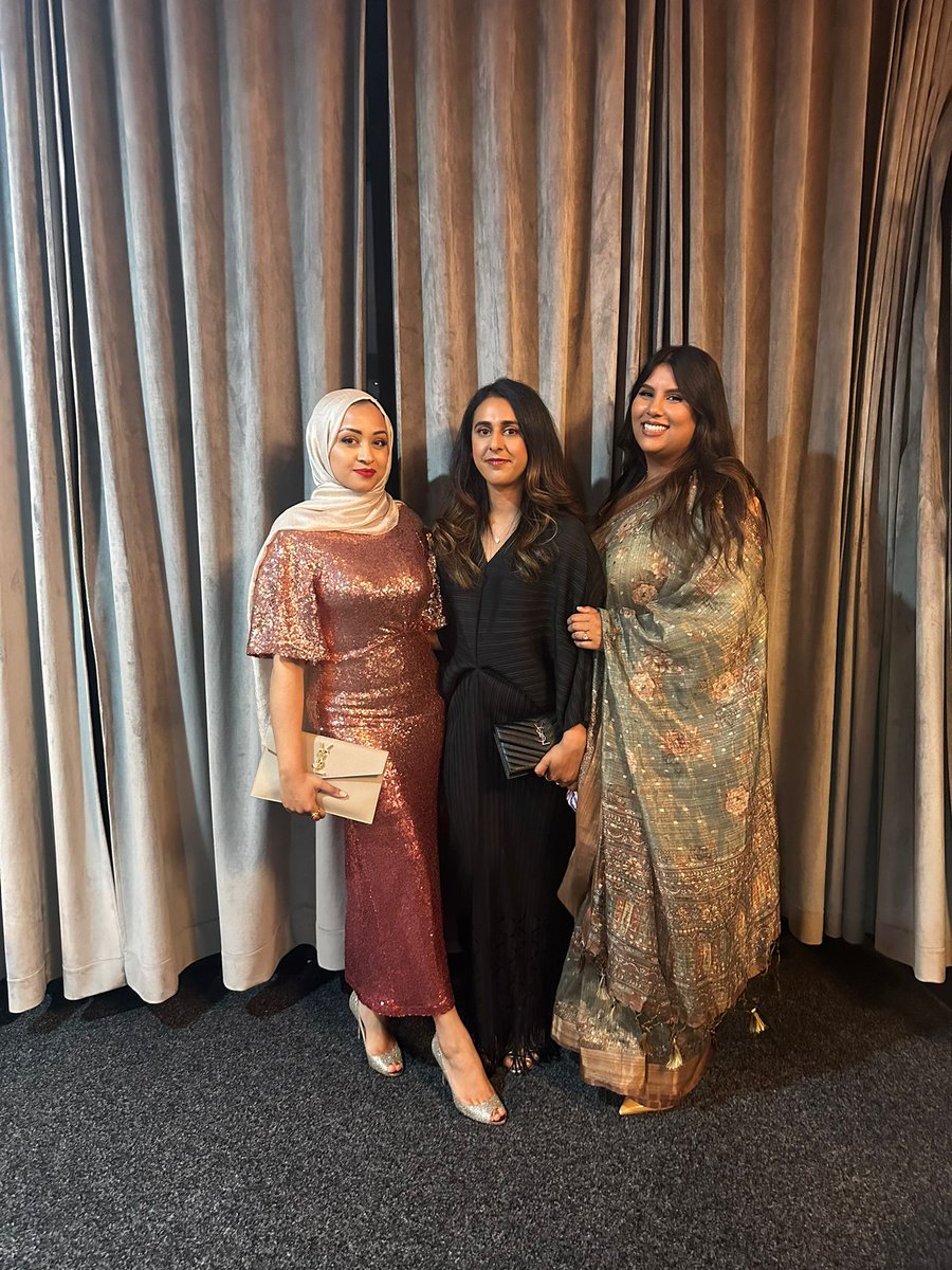 Sharm1n_Miah's tweet photo. @COREeducate @AbbyMorris_1 @Emily_Preece23 @jsclarke28 @MissTC19 @BibiChemistry @kanona_r And to have seen friends @MissEmzyBooBoo @huma_yaqub and @MrsRYasmeen congratulations! You have inspired young girls in our global majority community for as long as I can remember ❤
And to have finally met in person, the incredible, @diana_osagie 🥰 https://t.co/Od9iAgr4HU