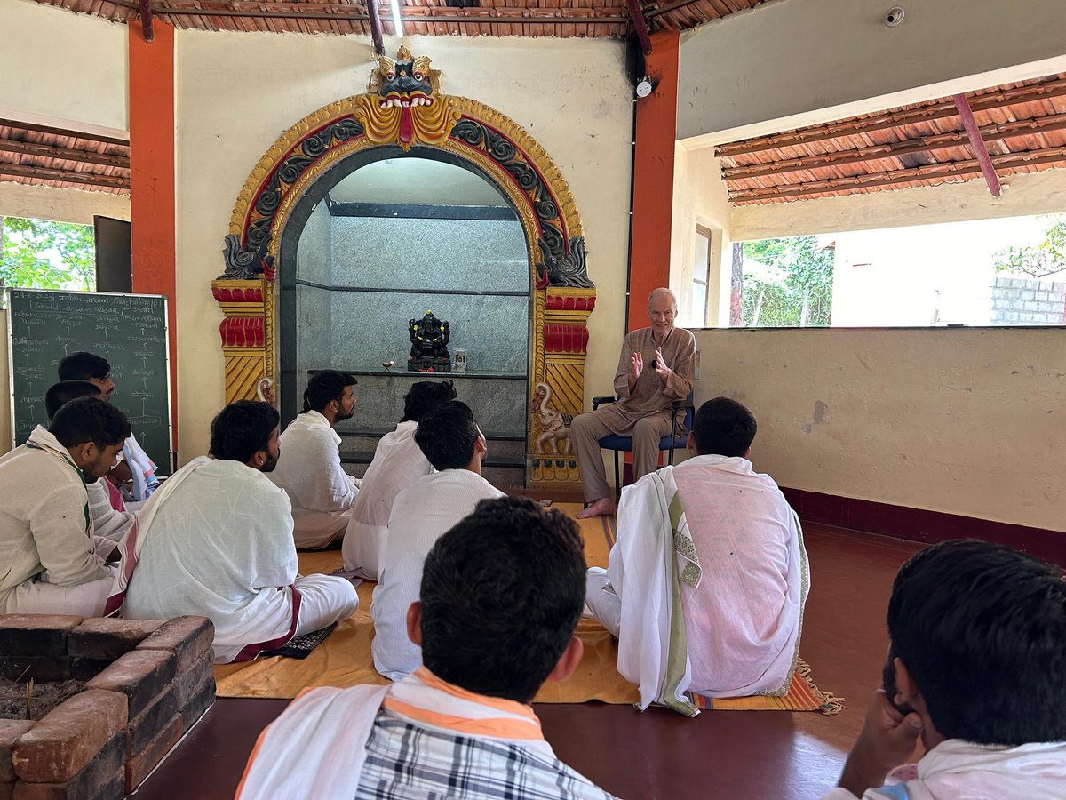vevishosam's tweet photo. Acharya training was held today. Acharya Ramachandra Bhat  said about the research methodology. What are the elements that should be present in the researcher and mentor with the help of 25 points?

Rutger Kortenhorst made a critique of both Western philosophy and Sanatan Dharma. https://t.co/SZ1YRi1oHW