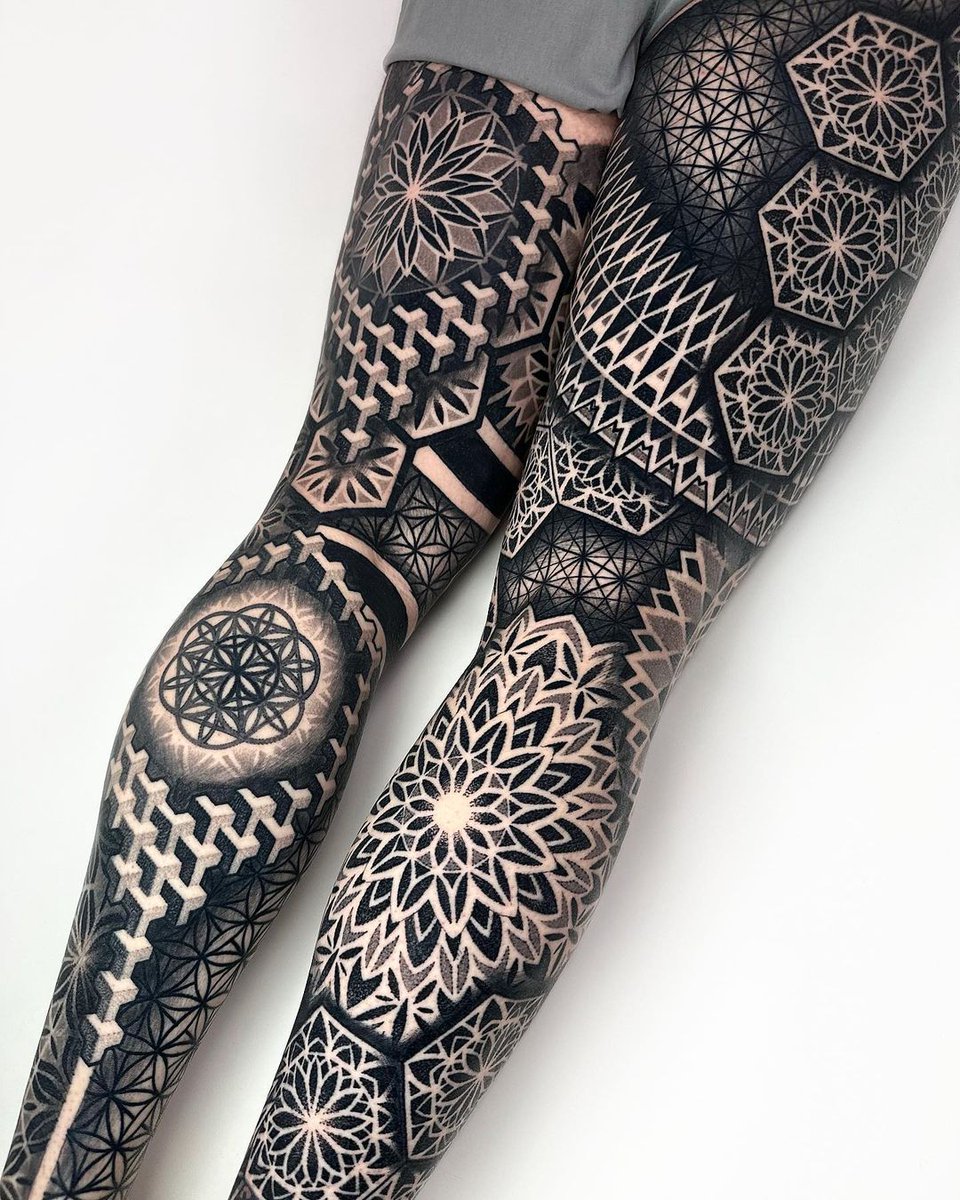 inkedOneArt's tweet photo. Incredible black tattoo artworks by © Dylan Sutton. https://t.co/DncjrfU3ze