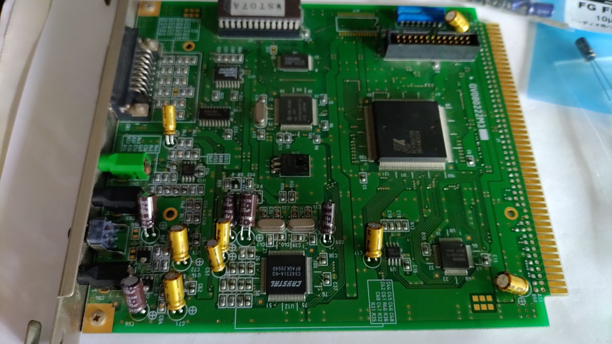 Kazurin000's tweet photo. 音が小さくなった、#PC98 のサウンドボード #QVision #Wavestar の #コンデンサ交換 。
ホールの穴が狭めなので難易度は中ぐらいかな。吸取り線だとホールの中のはんだが残るのでピンバイスで除去(良い子は真似しないで)。
C43,C55,C57がピン間隔が狭いので短絡に留意しつつ、チャチャっと完了😤 https://t.co/5xROHm4K8p