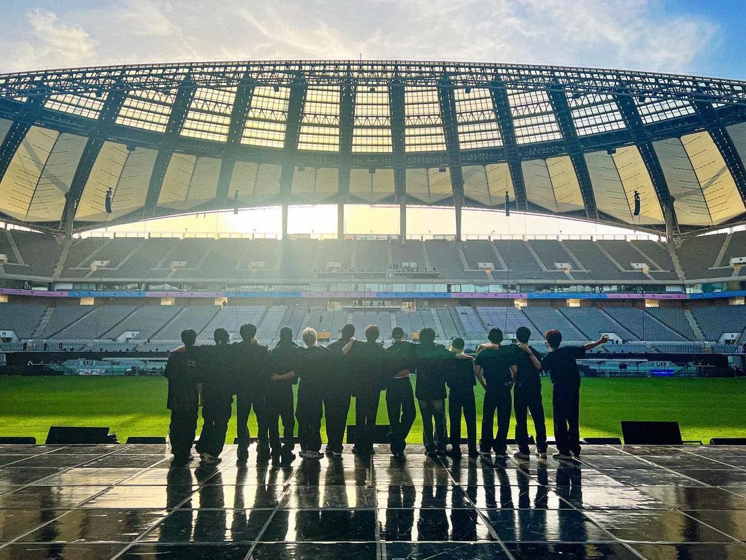 minghaocheol_'s tweet image. "a lot must have changed since debut but what is something that has never changed?" 

jun: the 13 of us are still together

🤍