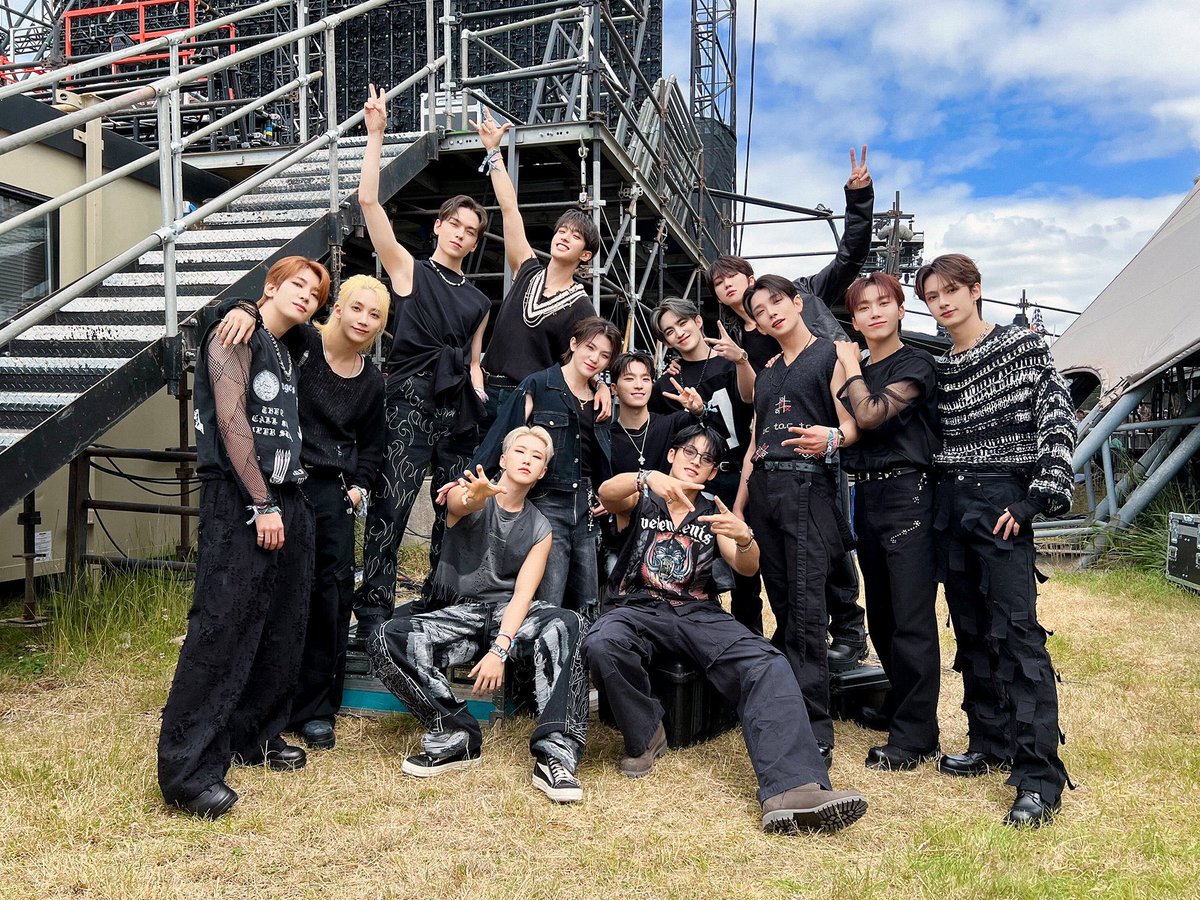 minghaocheol_'s tweet image. "a lot must have changed since debut but what is something that has never changed?" 

jun: the 13 of us are still together

🤍