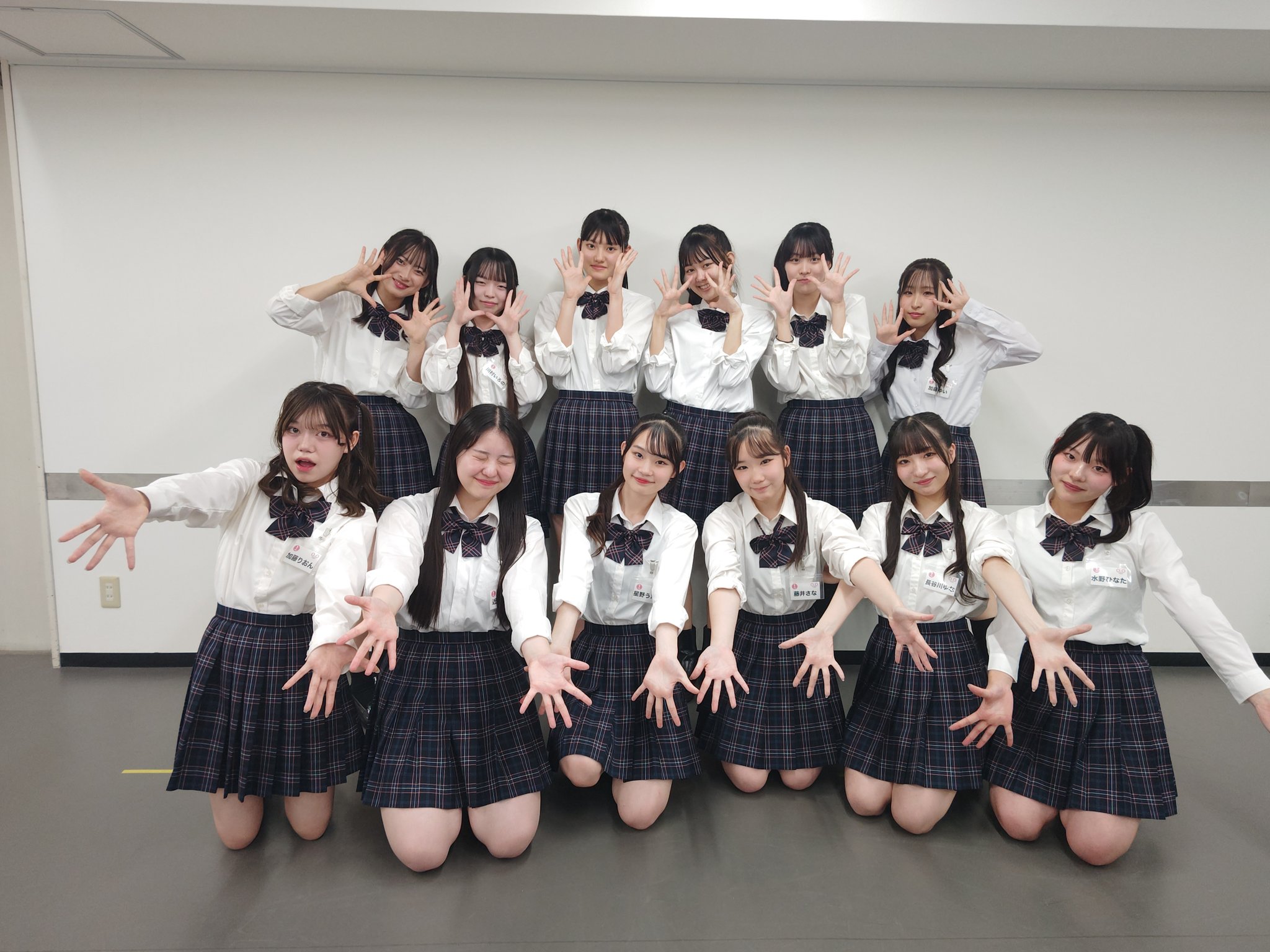 女子高生集合写真画像  / X