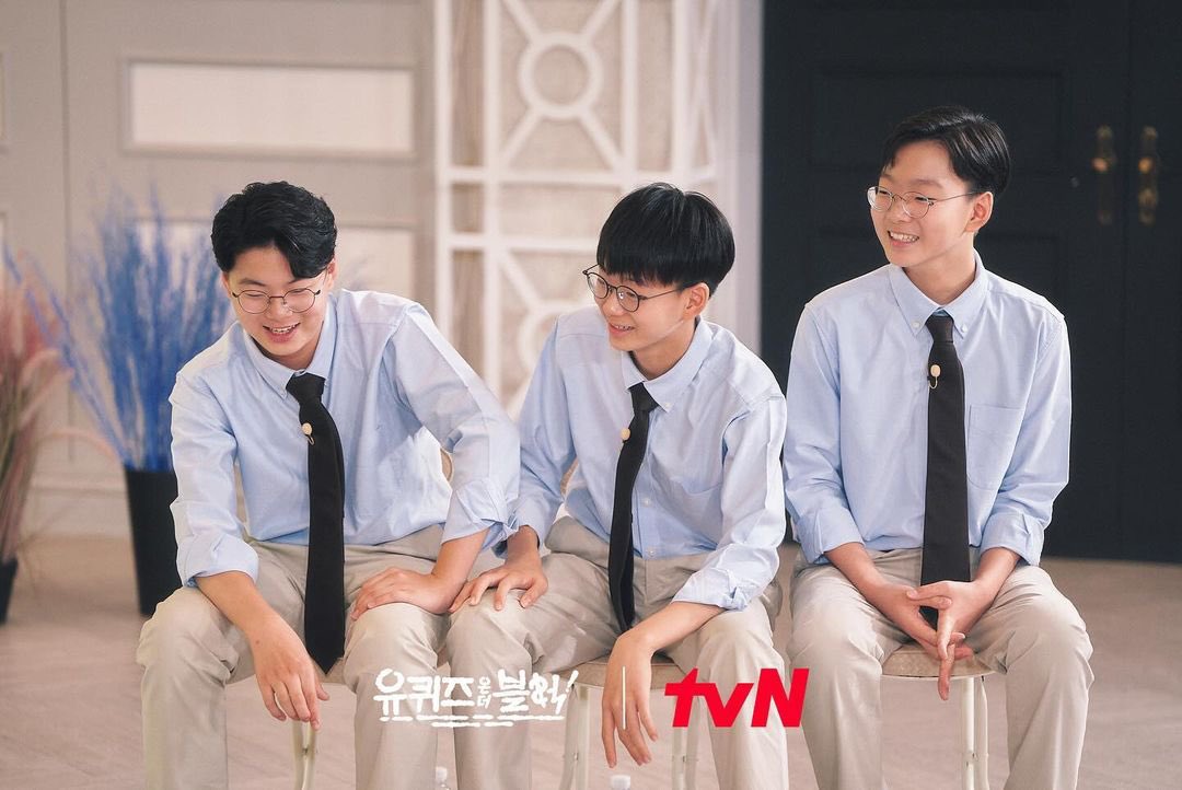 kdrama_menfess's tweet photo. •KDM• STILL CUT SONG TRIPLET UNTUK TALKSHOW YOU QUIZ https://t.co/iOWwNdGyZx