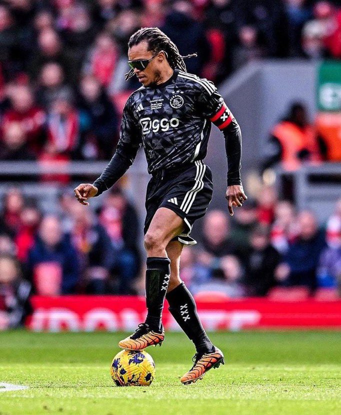 Footballers who played with disabilities - I bet you didn't know.
{A thread🧵}

The last one will shock you