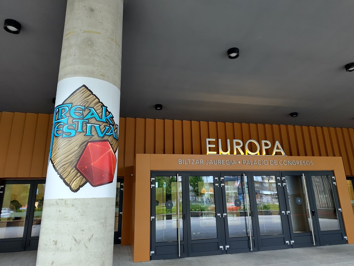 Ayer como buen mandaloriano afiné mi puntería contra los Stormtrooper y se me dio tan bien que me llevé un regalito de los amigos de <a href="/OrdenRevanCan/">Orden de Revan</a> 
Están este finde en el #FreakFestival de Vitoria.