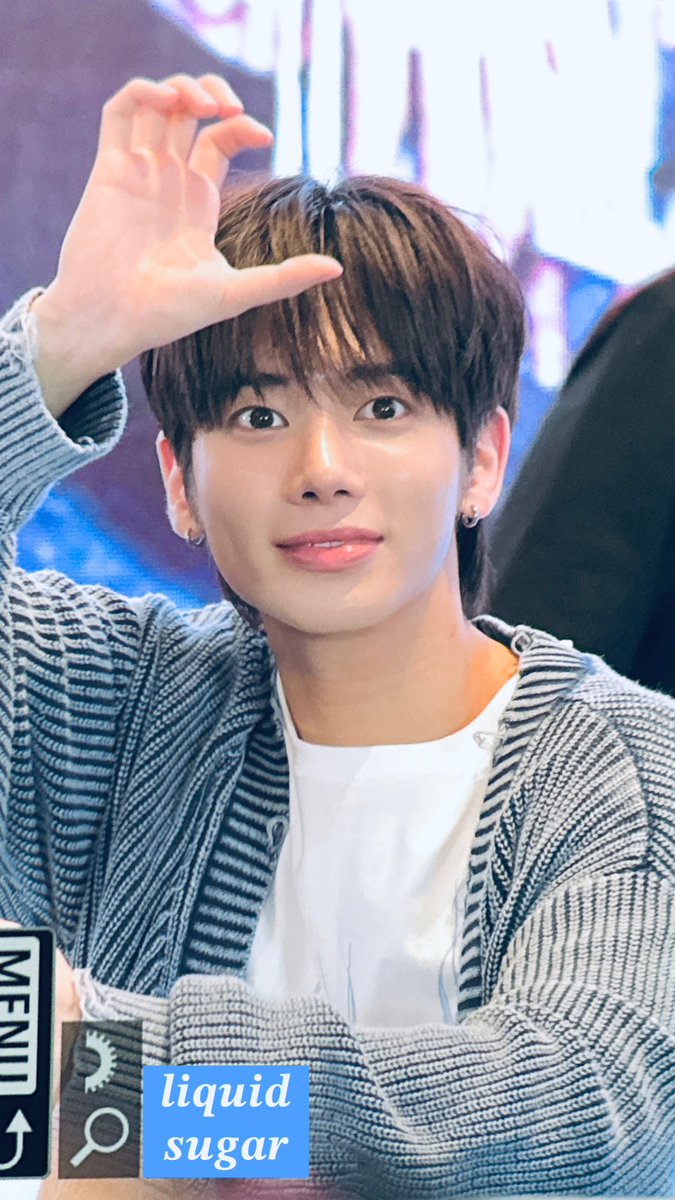 liquidsugar_25's tweet photo. 240629 이즈위 대면 팬사인회 태현 𝙥𝙧𝙚𝙫𝙞𝙚𝙬

✋🏻🫶🏻

#TXT #TOMORROWXTOGETHER #투모로우바이투게더 #투바투 #TAEHYUN #태현 #팬싸 #팬��인회 #이즈위 https://t.co/x8ishqc249