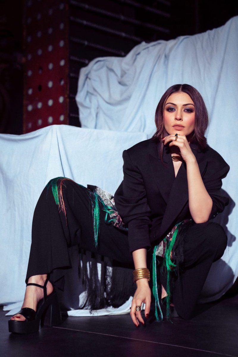 HiFiTalkies's tweet photo. Channeling classic Western vibes in black @ihansika 🖤
📢 @prorekha
#hansika #hansikamotwani #WildWestFashion #ArtistStyle #WesternWear https://t.co/QHXJZ6Bqi8