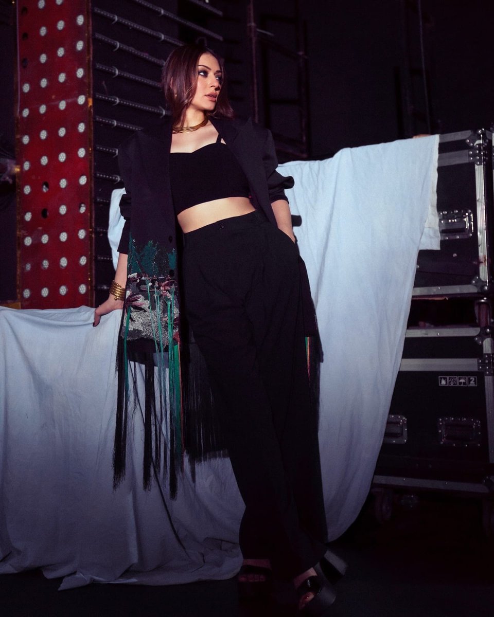 HiFiTalkies's tweet photo. Channeling classic Western vibes in black @ihansika 🖤
📢 @prorekha
#hansika #hansikamotwani #WildWestFashion #ArtistStyle #WesternWear https://t.co/QHXJZ6Bqi8