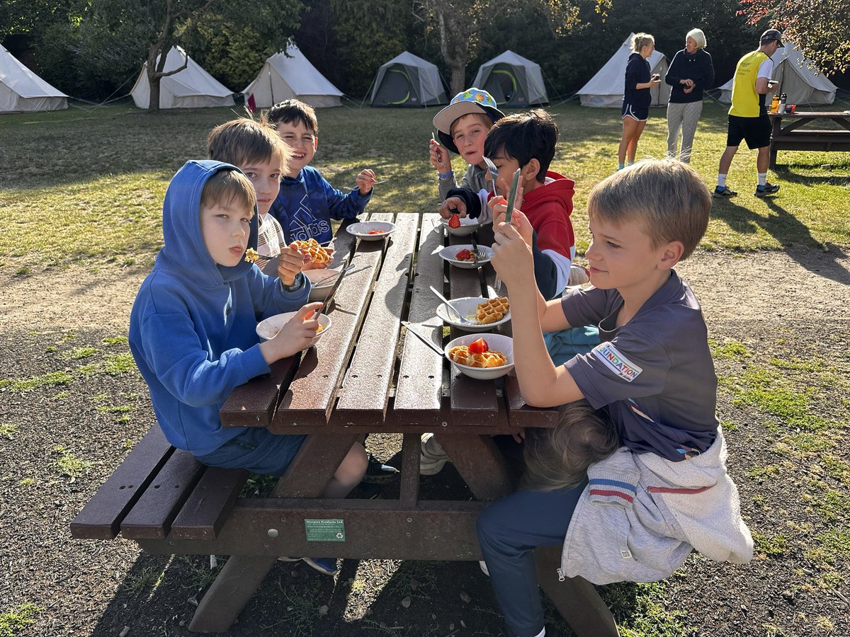 goldsmithwdj's tweet photo. The Year 4 camp out ‘under the castle’ has been amazing. Thanks to our team and @CampfireAdv for making such memories for the children. I gather they were all up at 4am singing the banana song!! https://t.co/ql9FPw9cZu