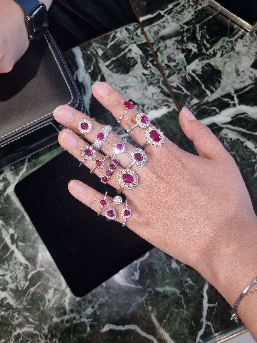 silver_sky_1220's tweet image. 종로 모임에서 루비 반지들 총모임( 애들이 다 죽어서 나왔..🥹💦)