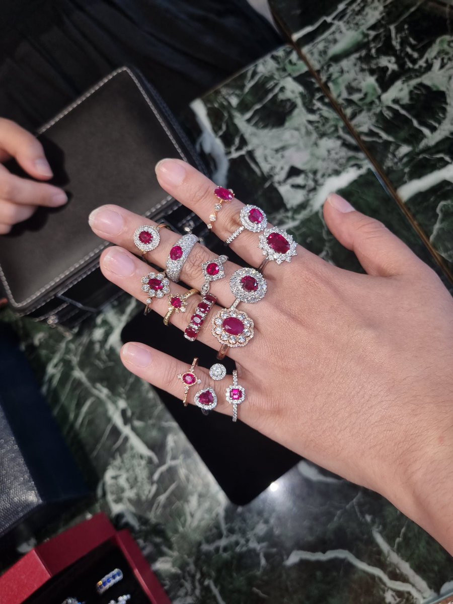 silver_sky_1220's tweet image. 종로 모임에서 루비 반지들 총모임( 애들이 다 죽어서 나왔..🥹💦)