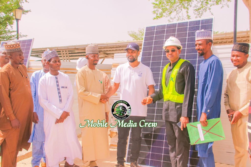 Miqdad_Jnr's tweet photo. The Katsina State government is initiating the installation of a solar power grid at the Government House and Katsina General Hospital. This move aims to minimize the cost of governance and promote the adoption of sustainable, environmentally friendly energy solutions. https://t.co/ouK86uuMGb