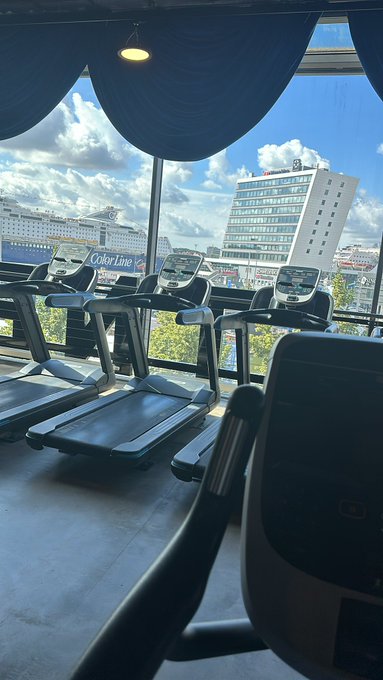 Good Morning, bin schon beim Sport. Mal was f&uuml;r meinen Schwabbbelarsch machen 😂 bin heute ab  ca. 13:00