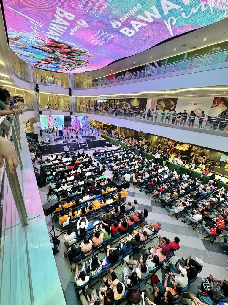 AranetaCity's tweet photo. Another first here at the #CityOfFirsts as Hangad Music Ministry’s launch their first-ever inspirational love album! 💖🎶

📍Quantum Skyview, UGB, Gateway Mall 2

#AranetaAt70 #GatewayMall2 #DiscoverTheNewGateway #CityOfFirsts #AranetaCity #hangad #bawatpintig #hangad2024 https://t.co/yXYUJyVo52