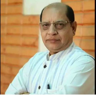 News18Odia's tweet photo. #ନୂଆ_ମୁଖ୍ୟ_ଶାସନ_ସଚିବ_ନିଯୁକ୍ତି_ପ୍ରସଙ୍ଗ

ବରିଷ୍ଠ BJD ନେତା ପ୍ରସନ୍ନ ଆଚାର୍ଯ୍ୟଙ୍କ ପ୍ରତିକ୍ରିୟା

-‘ମୁଖ୍ୟ ସଚିବ କିଏ ହେବେ, CMଙ୍କ ଇଚ୍ଛାଧୀନ ବ୍ୟାପାର’
-‘ଓଡ଼ିଆ ଅସ୍ମିତା ଜାଗ୍ରତ ହେଲେ ବିଜେଡି ଗର୍ବିତ’
-‘ଘରେ ପଶୁ ପଶୁ ମୁଣ୍ଡରେ ଚାଳ ବାଜିଲାଣି’
-ଆଗକୁ ଦେଖନ୍ତୁ କ'ଣ ହେଉଛି: @prasana_acharya https://t.co/UAy7IVfMYo