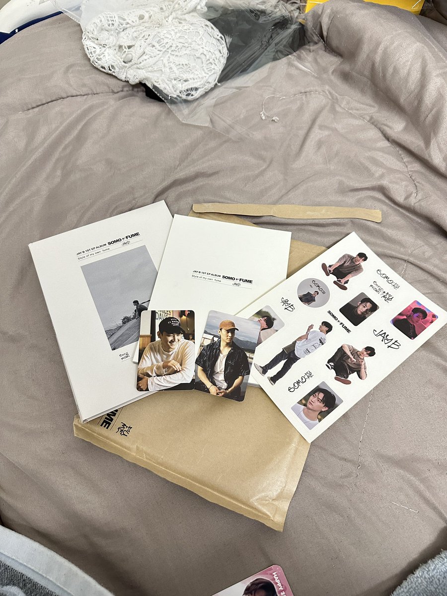 Rose070443's tweet photo. ส่งต่ออัลบั้มเจบี300฿ หรือมาคุยราคากันได้ 
-. ของครบ 

#got7 #GOT7 #GOT7FOREVER #JAYB #ตลาดนัดอากาเซ่ #แจบอม https://t.co/Ql6FQRr6jJ