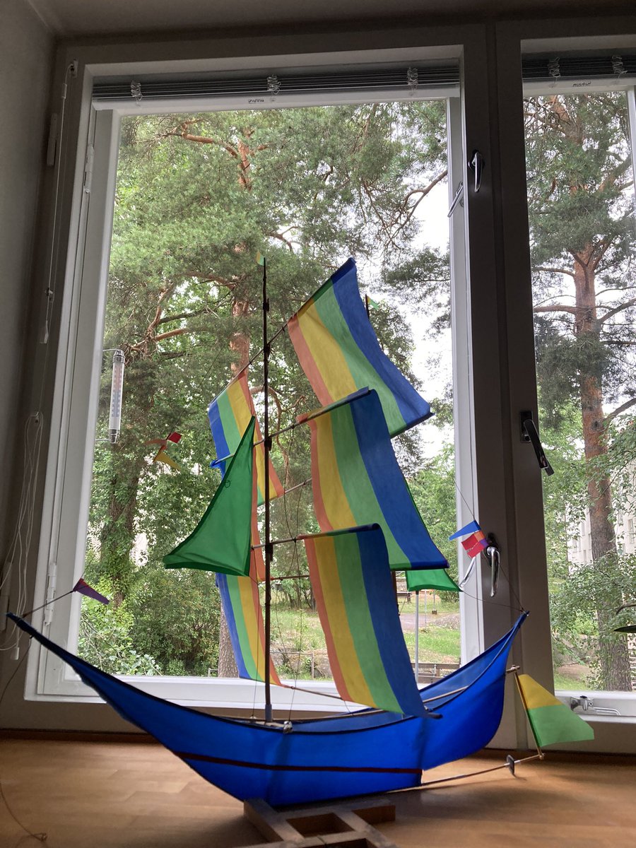 Kaupungissa tuulee. Tänään leija nousee taivaalle.
#yhdenvertaisuus #ilo <a href="/YTHS_FIN/">YTHS</a>