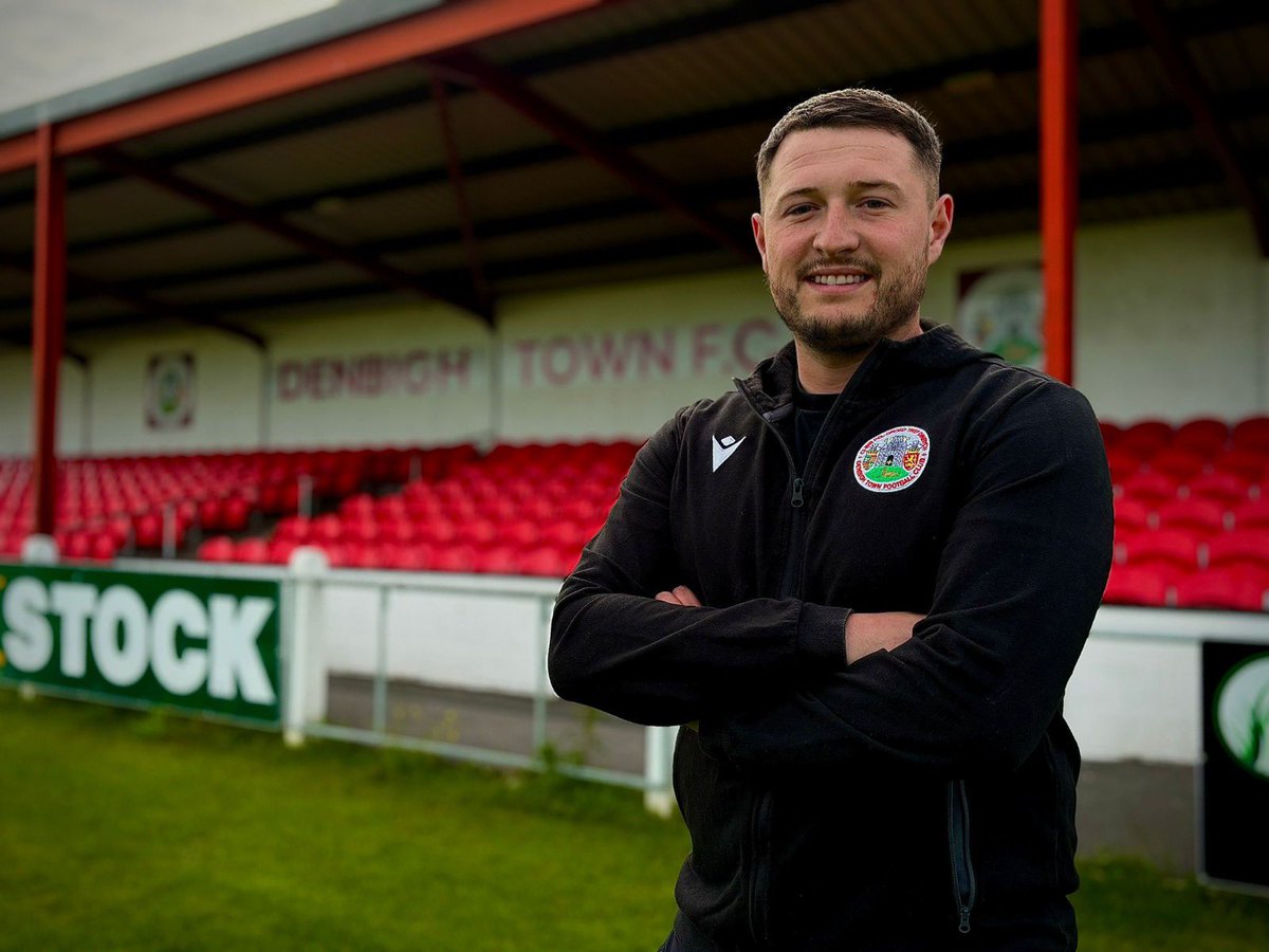 DenbighTownFC's tweet image. Wishing a Happy Birthday to First Team Coach Si Roberts 🎉

Have a good one, @_SiRoberts 💪

#DTFC