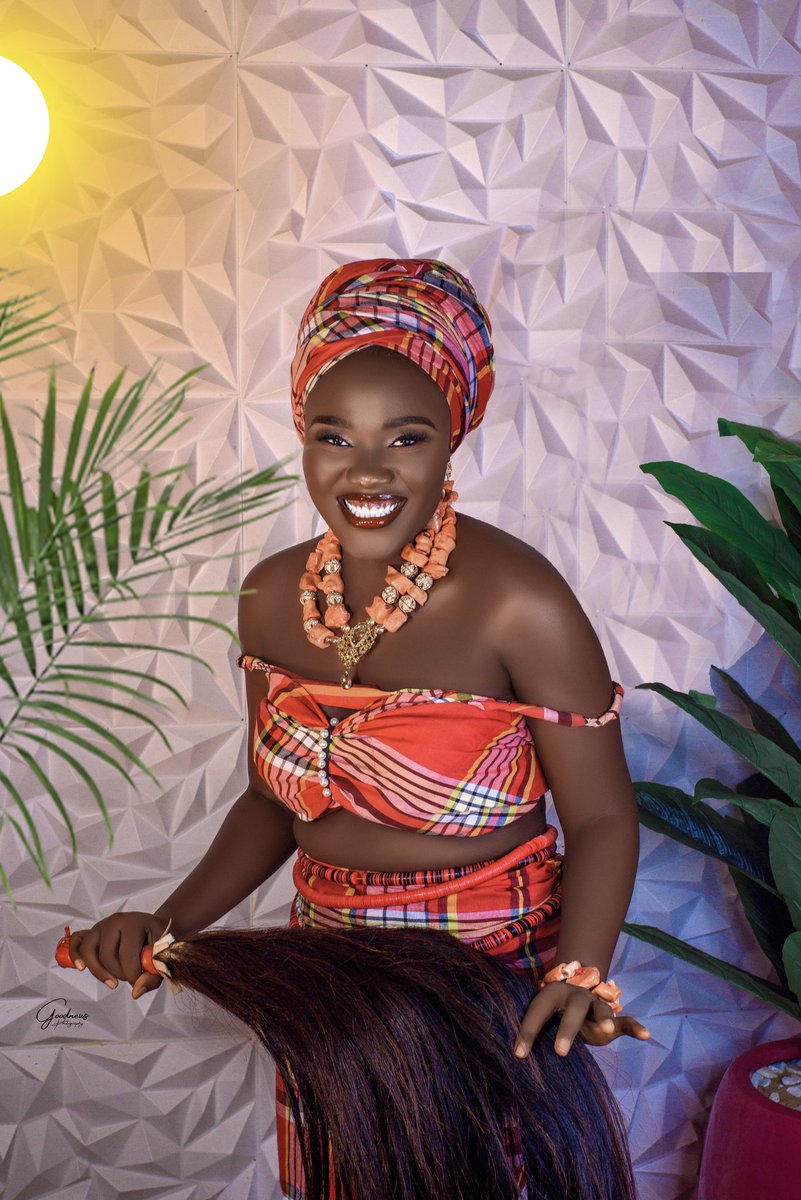 EnyinwaDaddy's tweet photo. @IgboHistoFacts An igbo babe? 

Yes please 🤭

A proper IGBO WOMAN
Nwada Nkediniruka ❤️
Ada Uzubi
Ada Eziowelle
Ada Anambra

Nwa Mgbeke 🙌🙌🙌🙌 https://t.co/TcI6YnSE8J