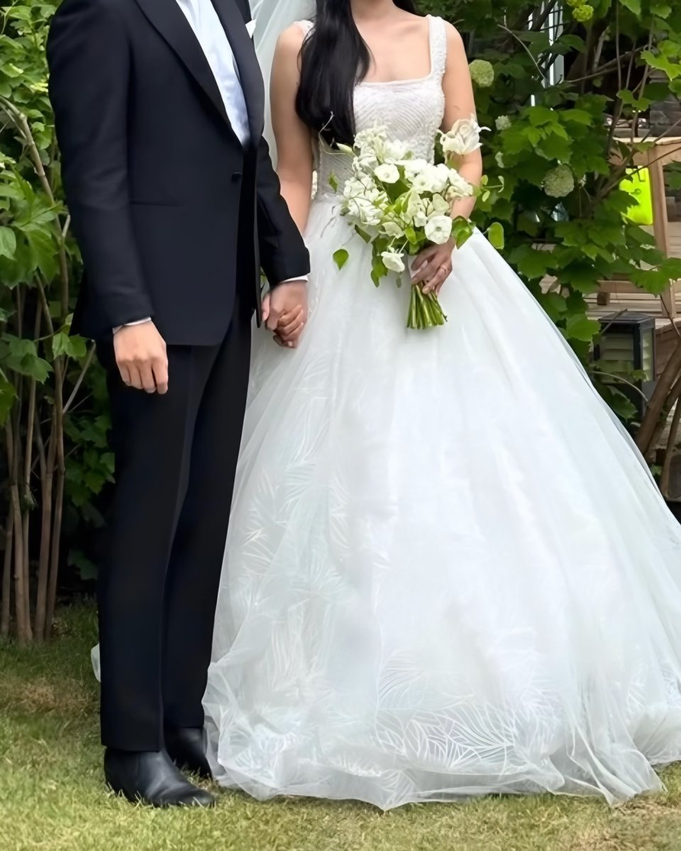 눈물의 여왕 현우해인 웨딩 스냅 비하인드
이런 폰카 재질이 더 과몰입 돋게 만들어서 힘듦