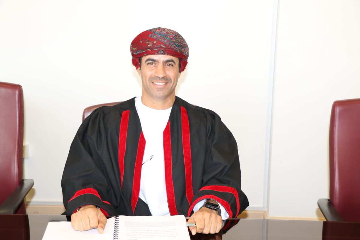MOOSA_ALAMRI_'s tweet photo. نبارك للأخ الفاضل عبدالله بن يحيى الصارمي بمناسبة إجازة رسالته للماجستير من كلية الحقوق  بجامعة السلطان قابوس بعنوان: "مدى التزام الشركات التجارية بالمسؤولية الاجتماعية :دراسة مقارنة "بتقدير امتياز" وأسال الله له التوفيق والسداد ومنها للأعلى (الدكتوراة )نفع الله بك وبعلمك البلاد والعباد .